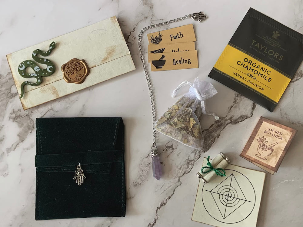 Witches' Pocket - Rowena Sagewell