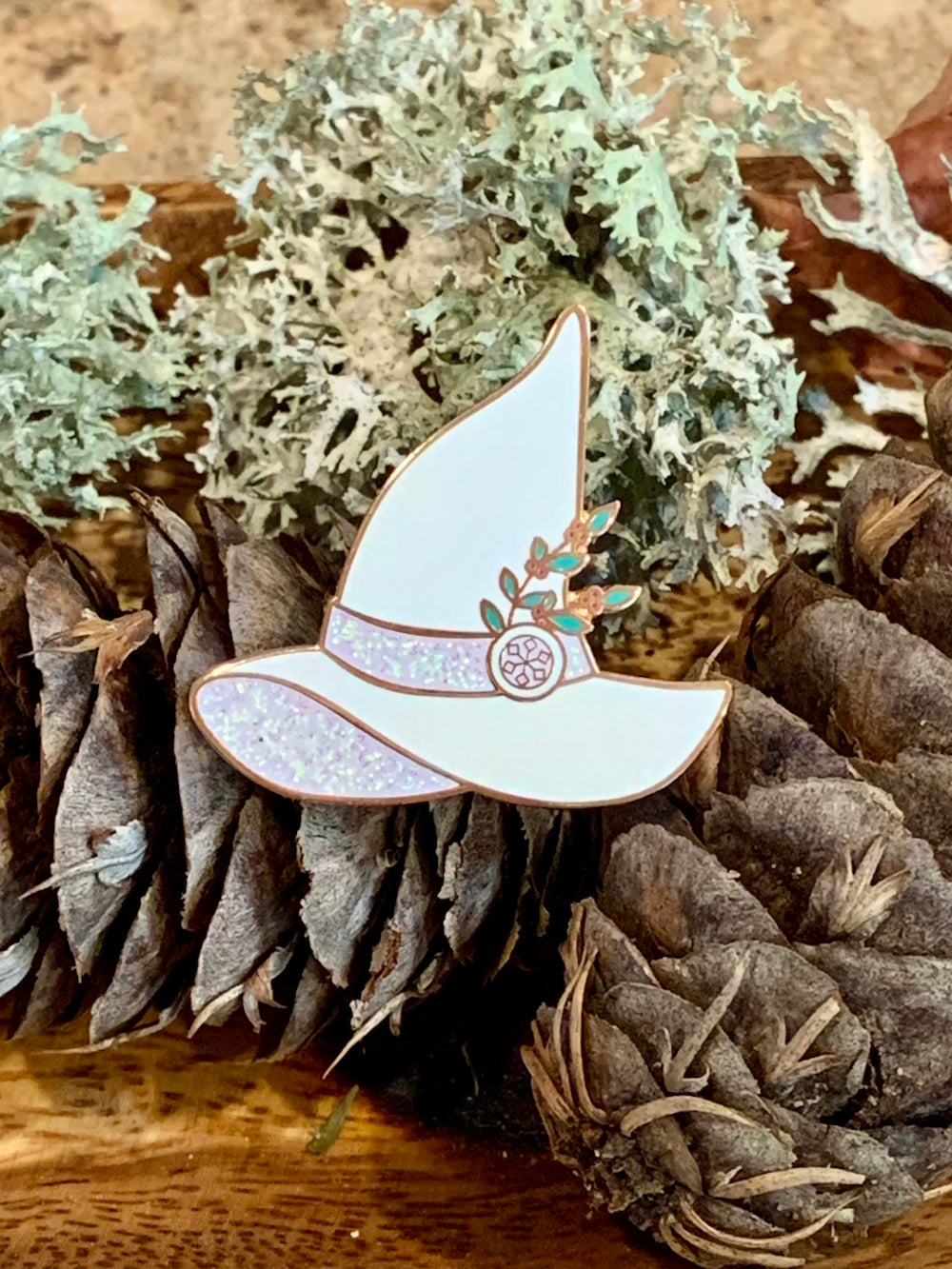 Winter Witch Hat Tac-pin